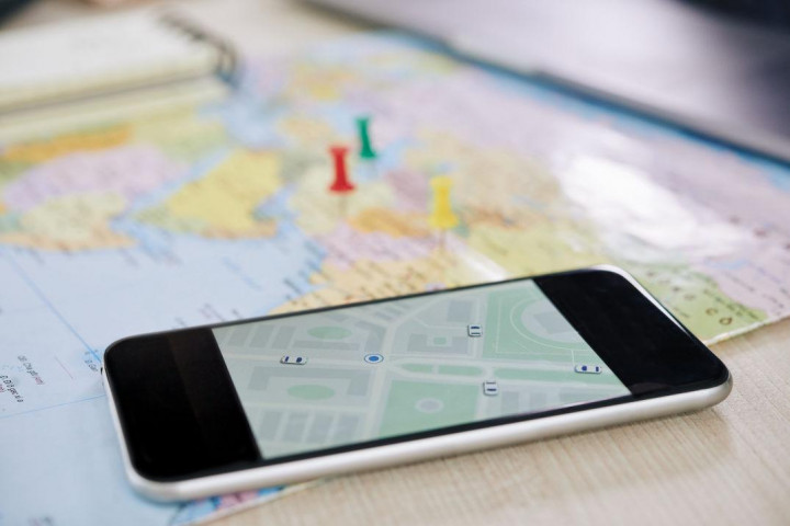 closeup-smartphone-with-gps-application-1075x718.jpg